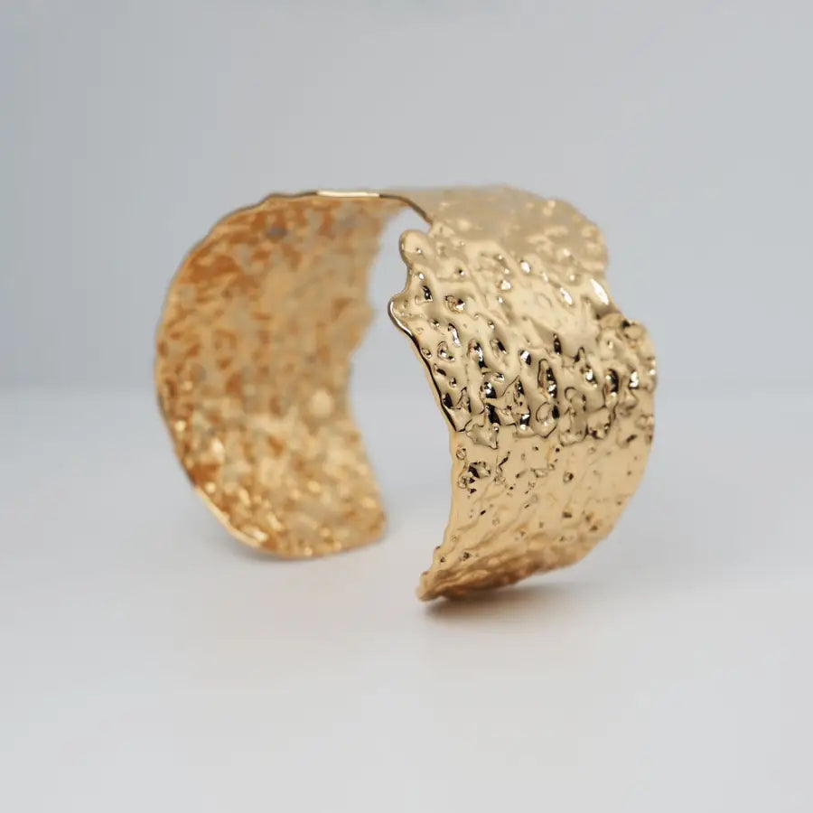 Breiter gehämmerter Armreif für Damen-Glänzende Statement-Armspange-Vergoldeter Armreif Damen-Armreif Silber-Chunky Armreif-Party Schmuck-Everyday chic-SHELAGO SCHMUCK