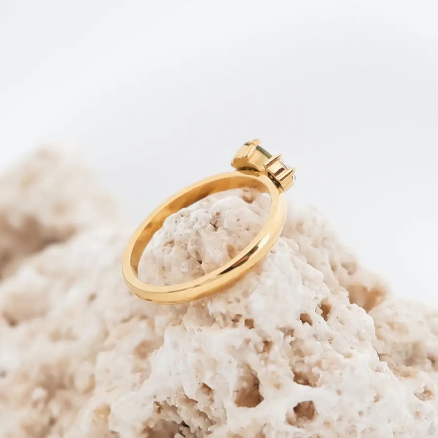 eleganter Goldring Edelstahl-zarter vergoldeter Damenring-zarte Damenring-filigraner Ring Gold Damen-Damenring Zirkonia grün weiß-Geschenk Damenring filigran-Shelago Schmuck