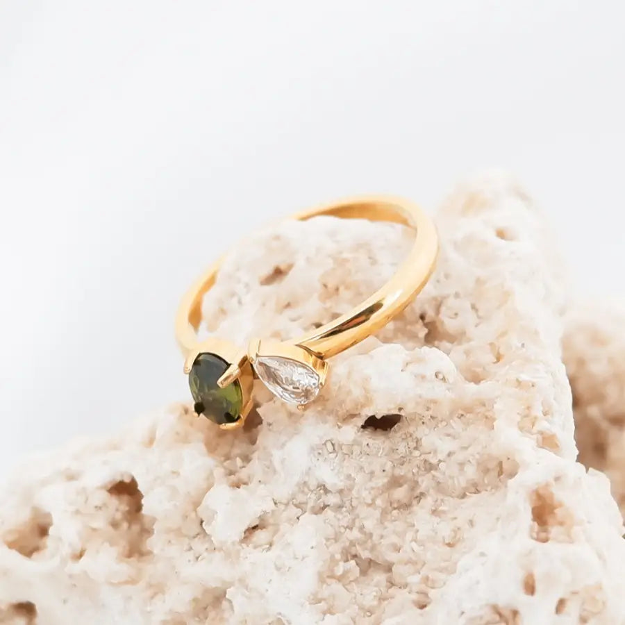 eleganter Goldring Edelstahl-zarter vergoldeter Damenring-zarte Damenring-filigraner Ring Gold Damen-Damenring Zirkonia grün weiß-Geschenk Damenring filigran-Shelago Schmuck