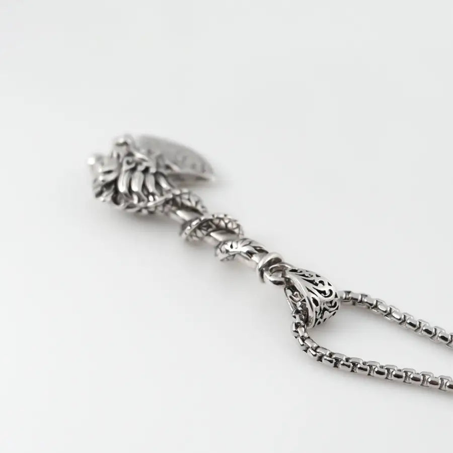 Drachenaxt Halskette-Dragon Axe Necklace-Edelstahl Halskette Silber-Wikinger Schmuck Edelstahl-Statement Halskette Silber-Silberner Anhänger Drache Axt-SHELAGO SCHMUCK-