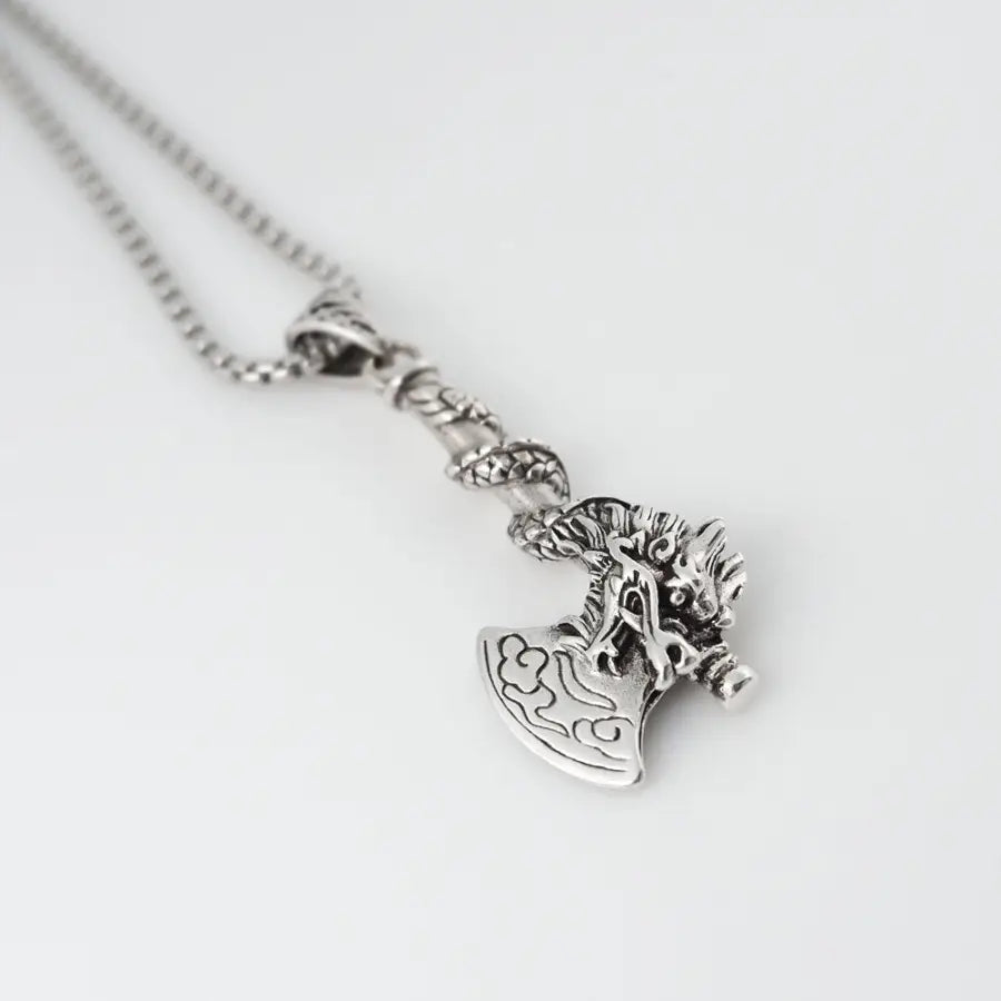 Drachenaxt Halskette-Dragon Axe Necklace-Edelstahl Halskette Silber-Wikinger Schmuck Edelstahl-Statement Halskette Silber-Silberner Anhänger Drache Axt-SHELAGO SCHMUCK-