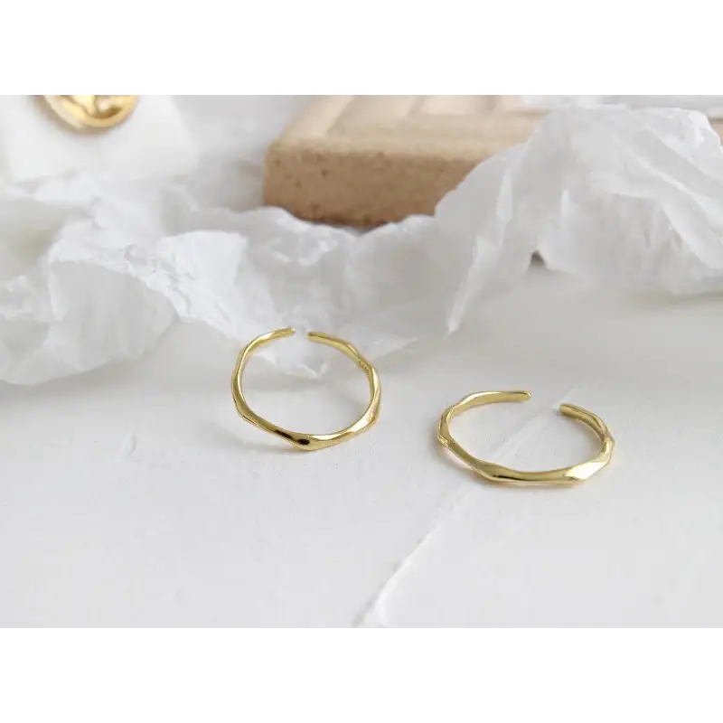 dünner unregelmäßiger Ring-glänzend minimalistisch