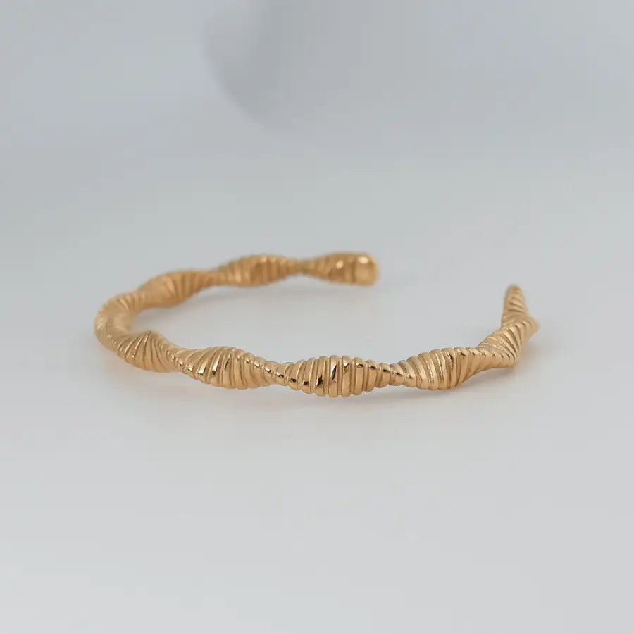 Golden Twist Armreif, Twist Armreif Damen, Edelstahl Armreif Damen, Armreif Gold Damen, Damen Armreif vergoldet, SHELAGO SCHMUCK