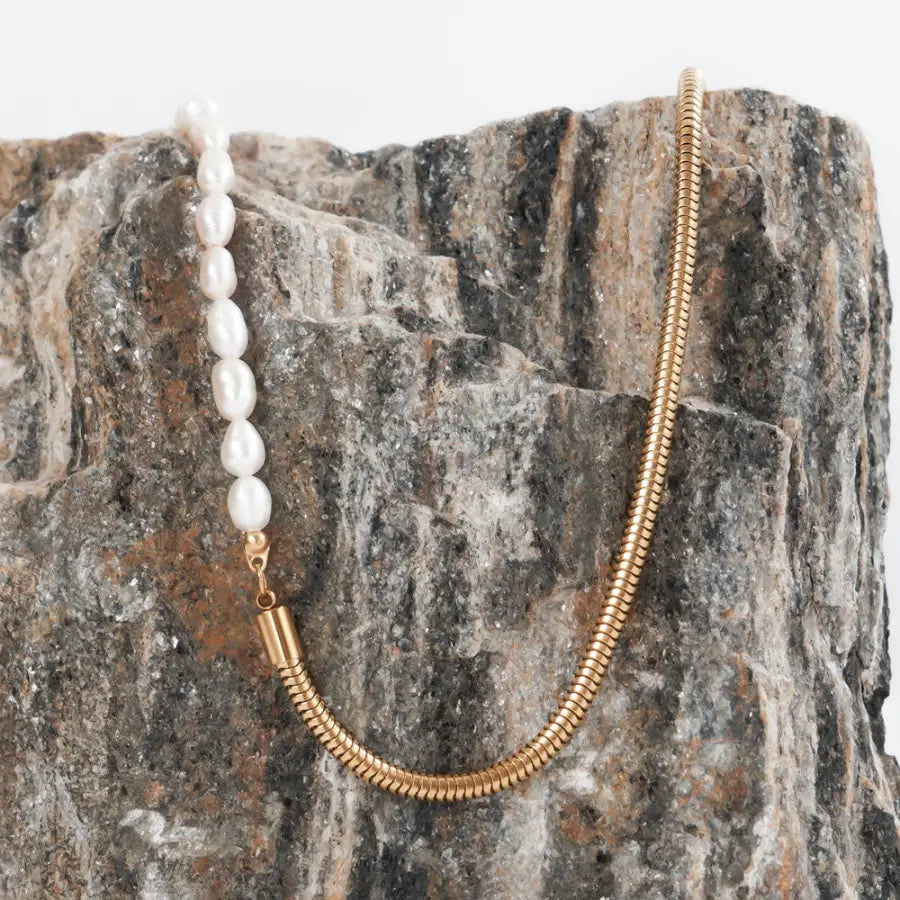 vergoldete Edelstahl Halskette-Süßwasserperlen Halskette-Statement Halskette Damen-Schmuck Geschenk Damen-Halskette weiße Perlen und Gold-SHELAGO SCHMUCK-