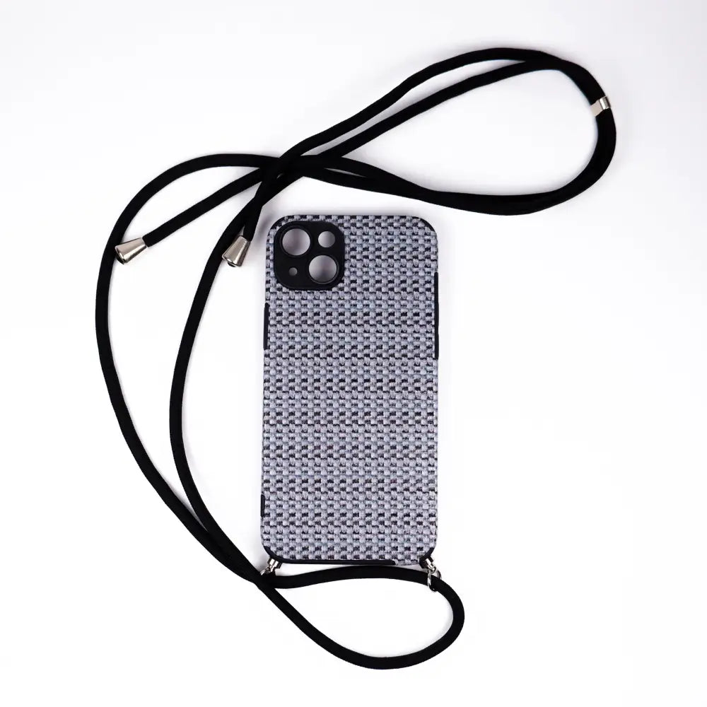 Jetzt iPhone Crossbody Handyhülle mit verstellbarem Band! Entdecke jetzt auf shelago.com die iPhone Crossbody Handyhülle mit verstellbarem Band - SHELAGO SCHMUCK