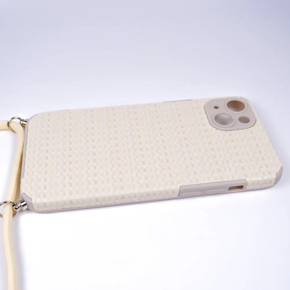 Jetzt iPhone Crossbody Handyhülle mit verstellbarem Band! Entdecke jetzt auf shelago.com die iPhone Crossbody Handyhülle mit verstellbarem Band - SHELAGO SCHMUCK