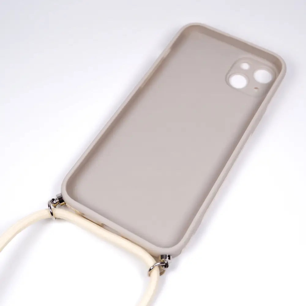 Jetzt iPhone Crossbody Handyhülle mit verstellbarem Band! Entdecke jetzt auf shelago.com die iPhone Crossbody Handyhülle mit verstellbarem Band - SHELAGO SCHMUCK