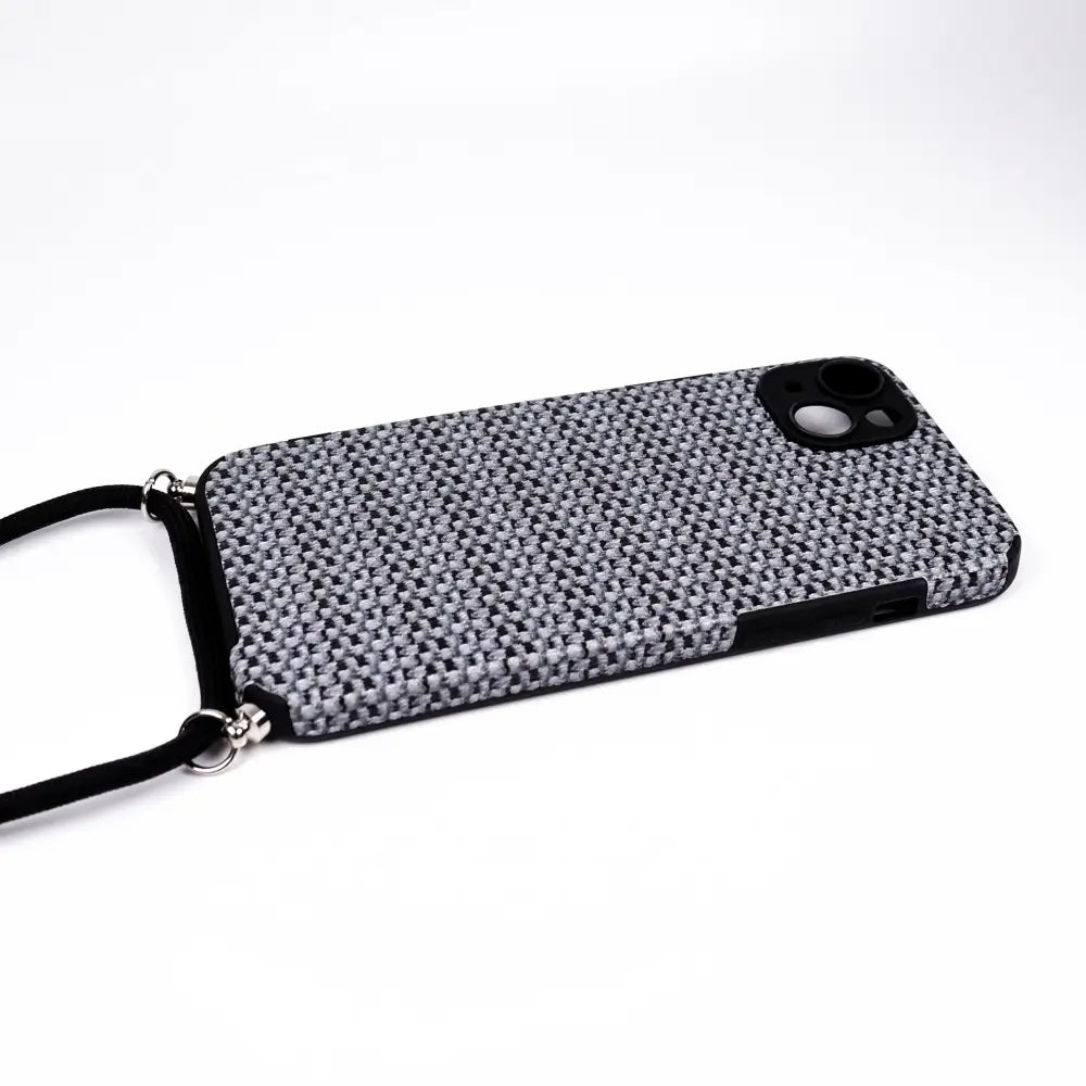 Jetzt iPhone Crossbody Handyhülle mit verstellbarem Band! Entdecke jetzt auf shelago.com die iPhone Crossbody Handyhülle mit verstellbarem Band - SHELAGO SCHMUCK