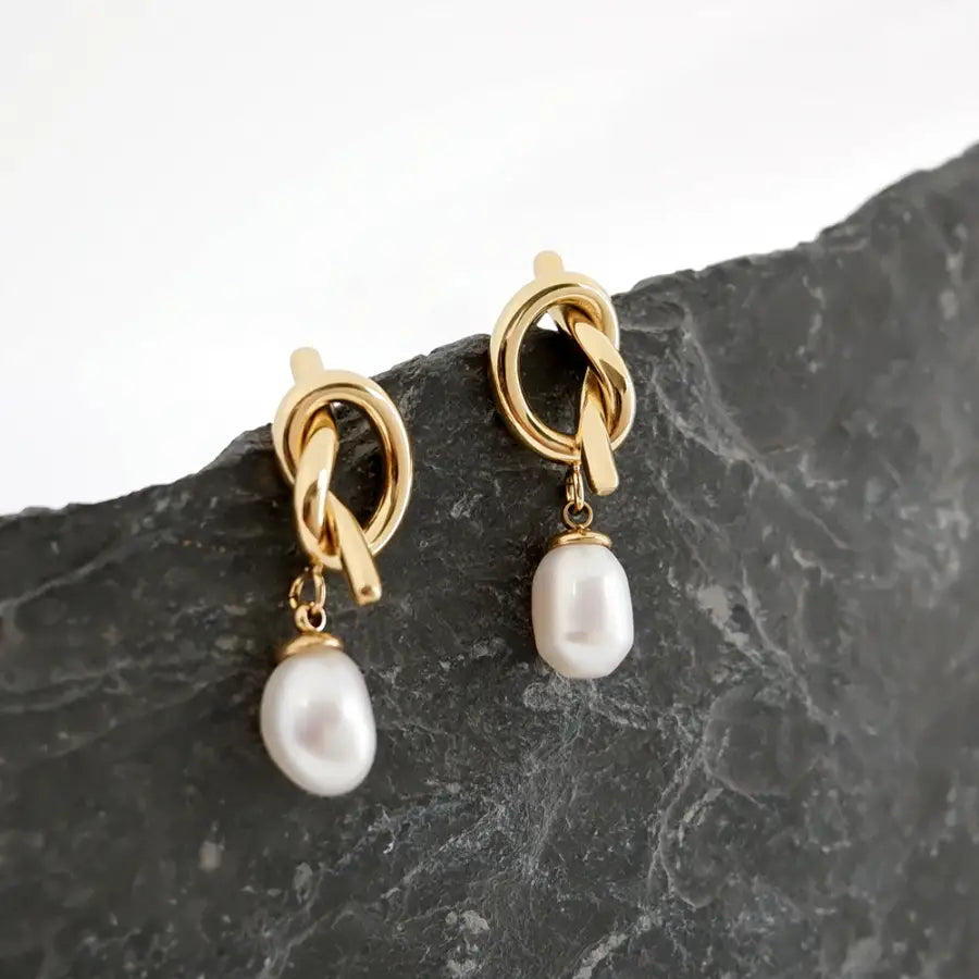 vergoldete Ohrstecker mit Perle-Ohrstecker Gold Perle-Knoten Ohrstecker mit Perle-elegante Damen Ohrringe-Knoten Design Ohrstecker-SHELAGO SCHMUCK