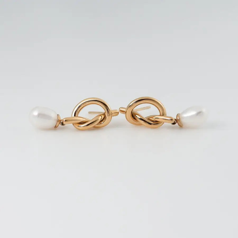 vergoldete Ohrstecker mit Perle-Ohrstecker Gold Perle-Knoten Ohrstecker mit Perle-elegante Damen Ohrringe-Knoten Design Ohrstecker-SHELAGO SCHMUCK