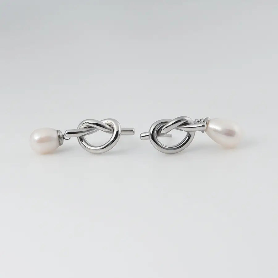 vergoldete Ohrstecker mit Perle-Ohrstecker Gold Perle-Knoten Ohrstecker mit Perle-elegante Damen Ohrringe-Knoten Design Ohrstecker-SHELAGO SCHMUCK