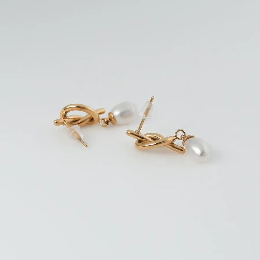 vergoldete Ohrstecker mit Perle-Ohrstecker Gold Perle-Knoten Ohrstecker mit Perle-elegante Damen Ohrringe-Knoten Design Ohrstecker-SHELAGO SCHMUCK