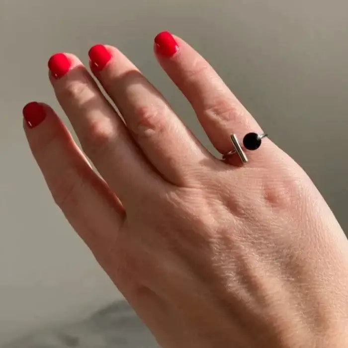 Minimalistischer feiner Finger Ring mit Schwarzer Kreis als Verstellbarer Offener Ring-shelago eu schmuck-duenner ring-geschenke fuer die liebsten