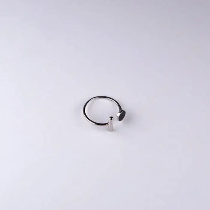 Minimalistischer feiner Finger Ring mit Schwarzer Kreis als Verstellbarer Offener Ring-shelago eu schmuck-duenner ring-geschenke fuer die liebsten