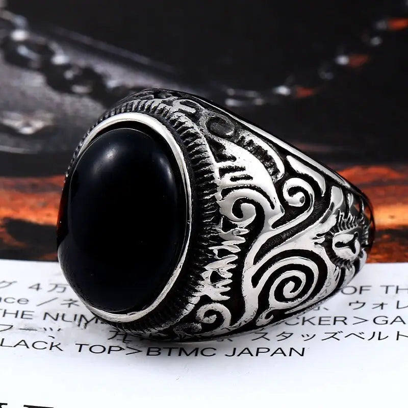 Retro Tattoo Muster Ring mit Rundem Schwarz Stein als Massiv