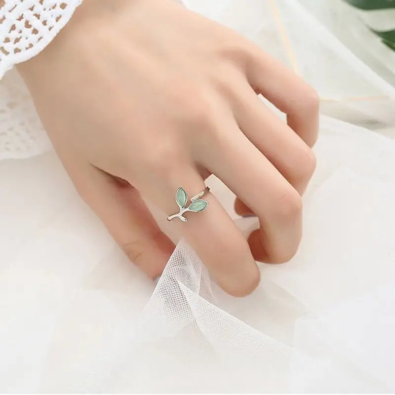 Ring mit kleinem Blatt-minimalistisch fein elegant