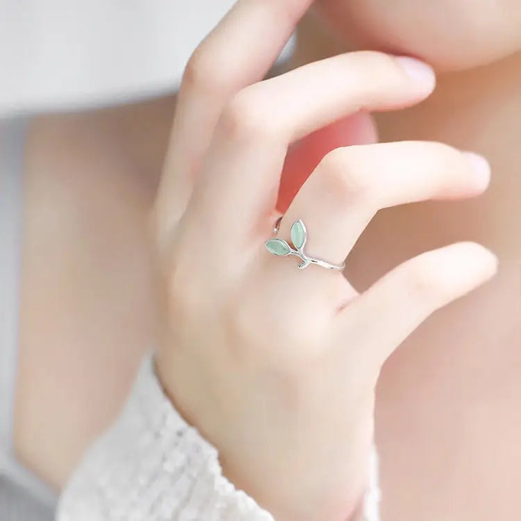 Ring mit kleinem Blatt-minimalistisch fein elegant