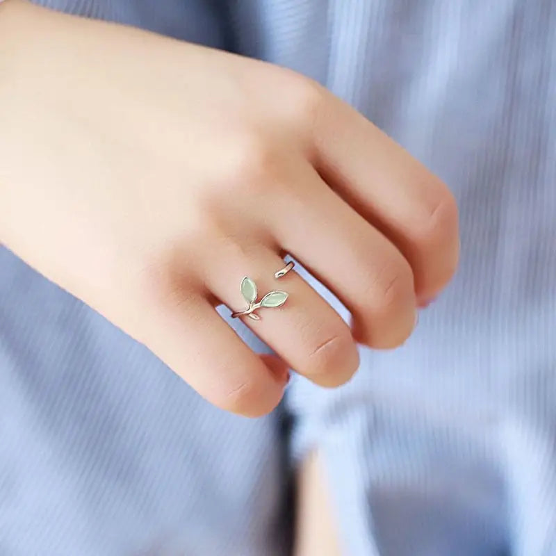 Ring mit kleinem Blatt-minimalistisch fein elegant