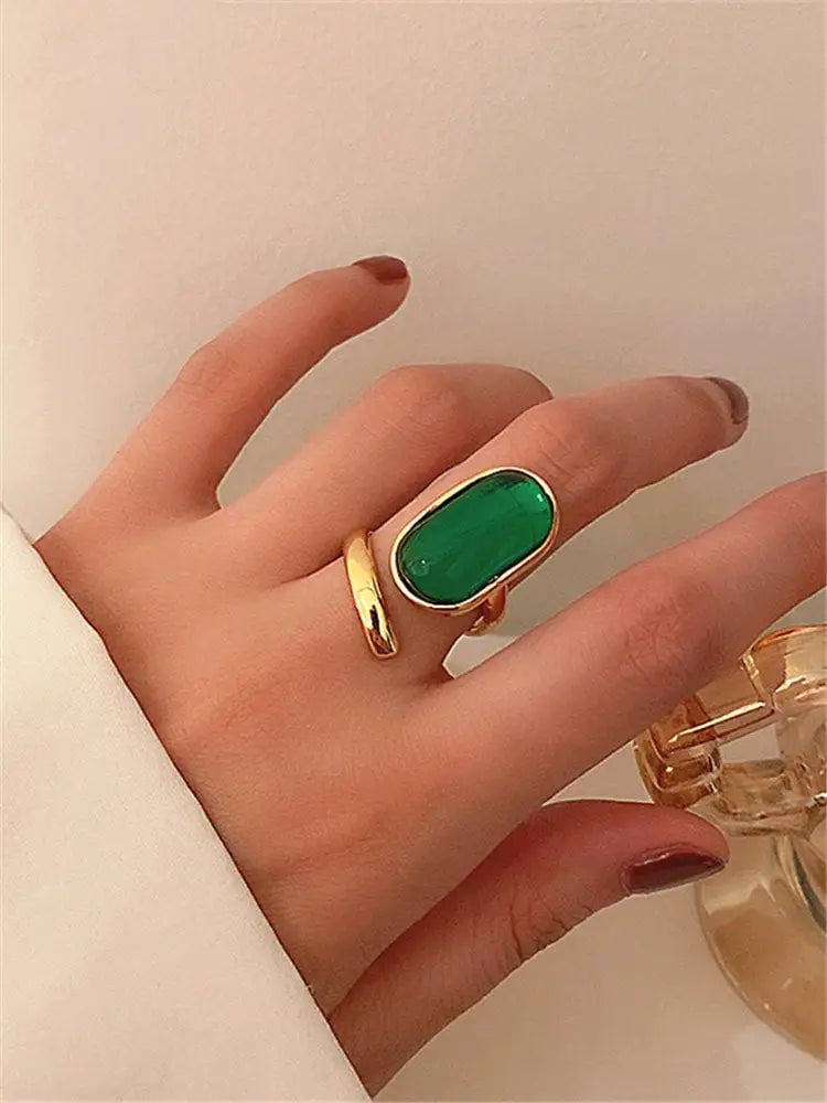 Ring mit ovalem grünem Stein-Nadia-minimalistisch