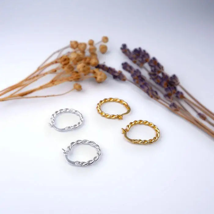 verdrehte runde Creolen-glänzende runde Hoops-verdrehte Ohrringe-Creolen Silber-Creolen Gold-Creolen Ohrringe Silber-Creolen Ohrringe Gold-Twist Ohrringe Silber-Shelago Schmuck