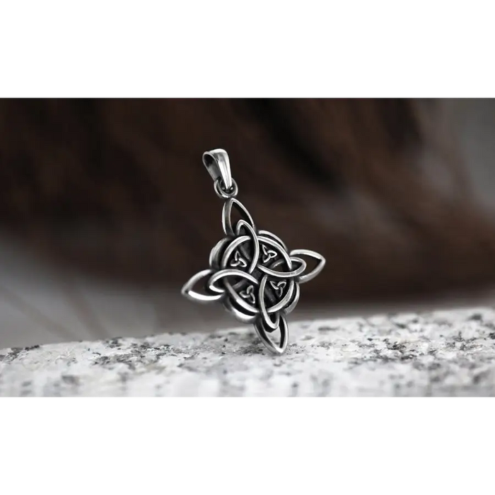 Viking Stern Halskette als Kelten Knoten im Dreieinigkeit